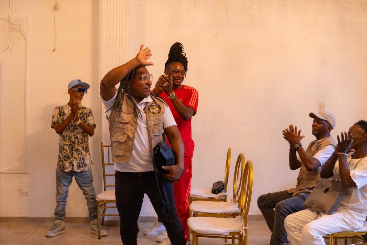 Alcaldesa y jóvenes celebran el lanzamiento del programa  Arte y Cultura para la Paz  Mi Gente