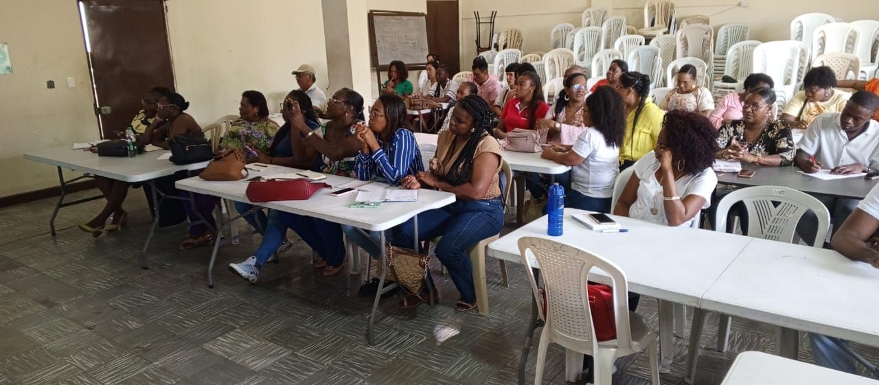 Funcionarios del Ministerio de Educación capacitan a rectores y docentes de planteles priorizados sobre Cátedra de Paz