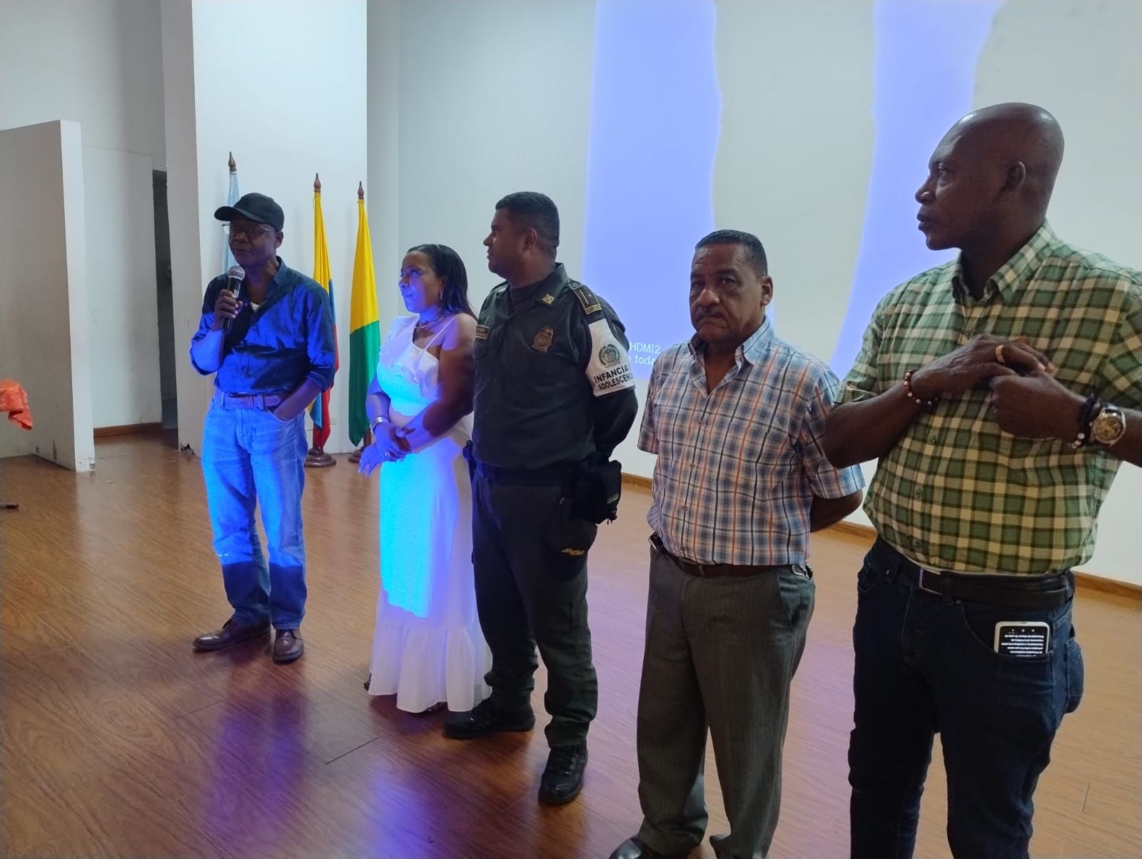 Embajador del Ministerio de las TIC presentó el programa CIBERPAZ a la comunidad educativa de Buenaventura