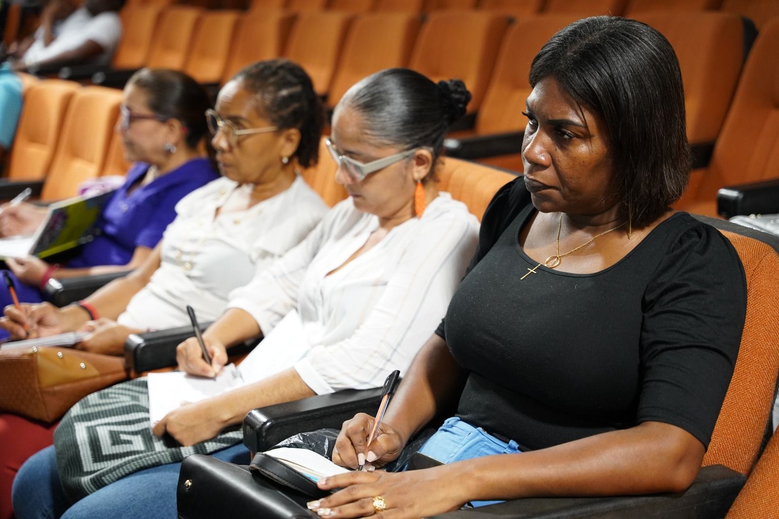 Embajador del Ministerio de las TIC presentó el programa CIBERPAZ a la comunidad educativa de Buenaventura