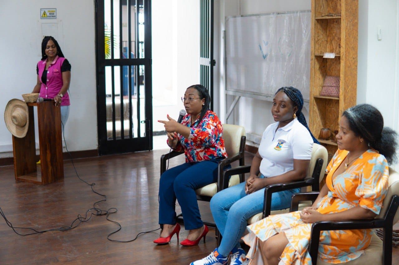 Secretaría de las Mujeres participa en taller para el empoderamiento femenino afro en Buenaventura