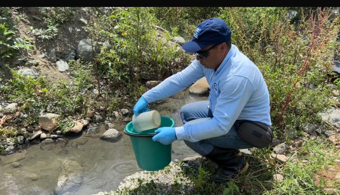 Secretaría de Salud Distrital continúa verificación del estado de las aguas de quebradas y ríos tras derrame de ácido clorhídrico