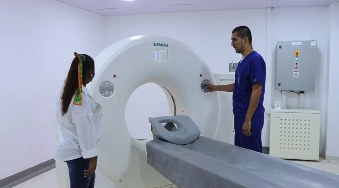 Alcaldía Distrital apoya proceso de recuperación del equipo de tomografía en el Hospital Luis Ablanque de la Plata