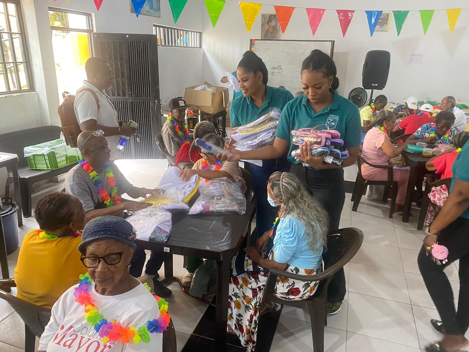 Con diversas actividades lúdicas y recreativas, adultos mayores conmemoran día en Buenaventura