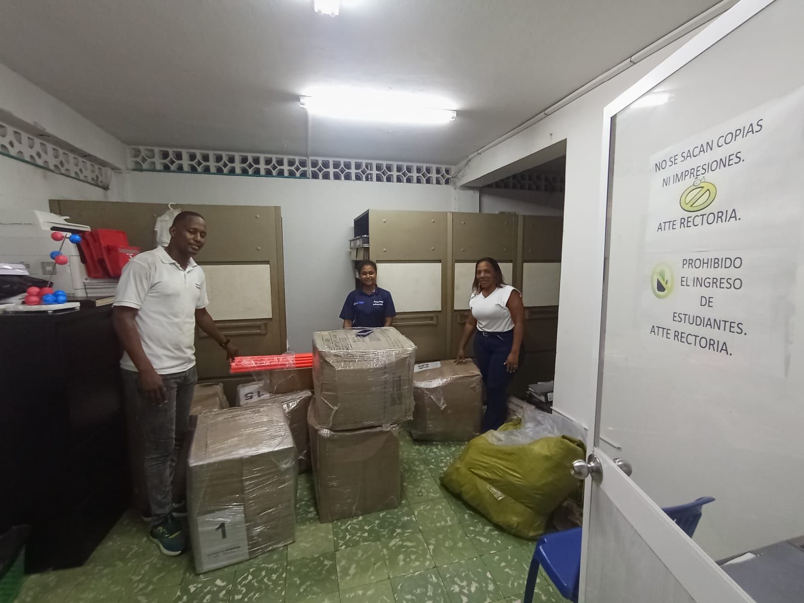Cuatro planteles educativos focalizados por los Ministerio de Educación y Deportes recibieron indumentaria deportiva
