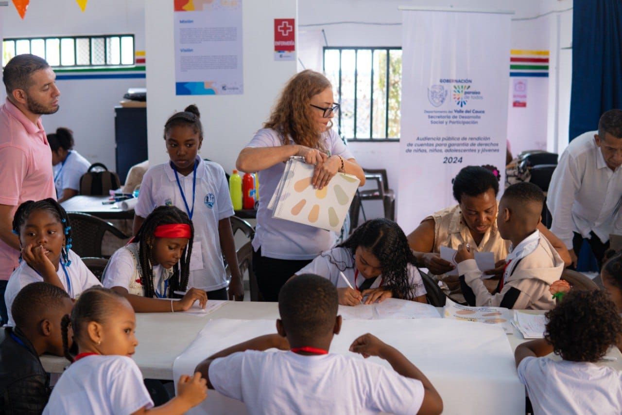 Niños de Buenaventura participan en los talleres preparatorios para la rendición de cuentas de la Gobernación del Valle