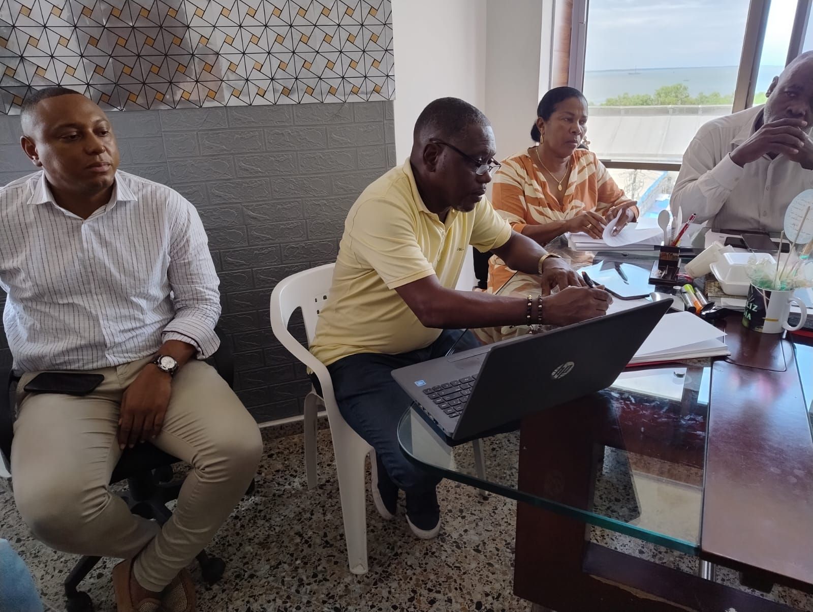 Funcionario del Ministerio de Educación brinda asistencia técnica a la Secretaría del Ramo