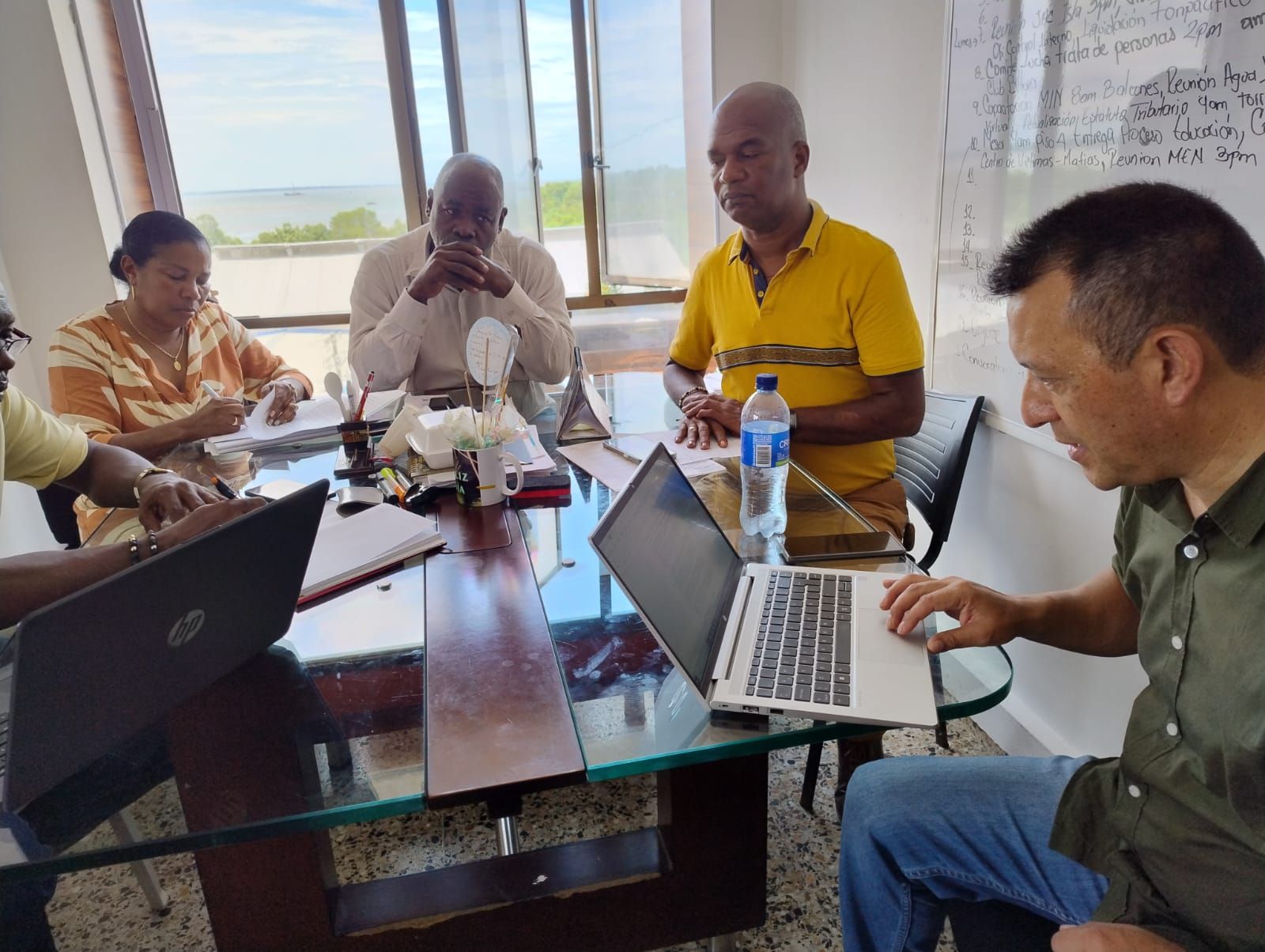 Funcionario del Ministerio de Educación brinda asistencia técnica a la Secretaría del Ramo