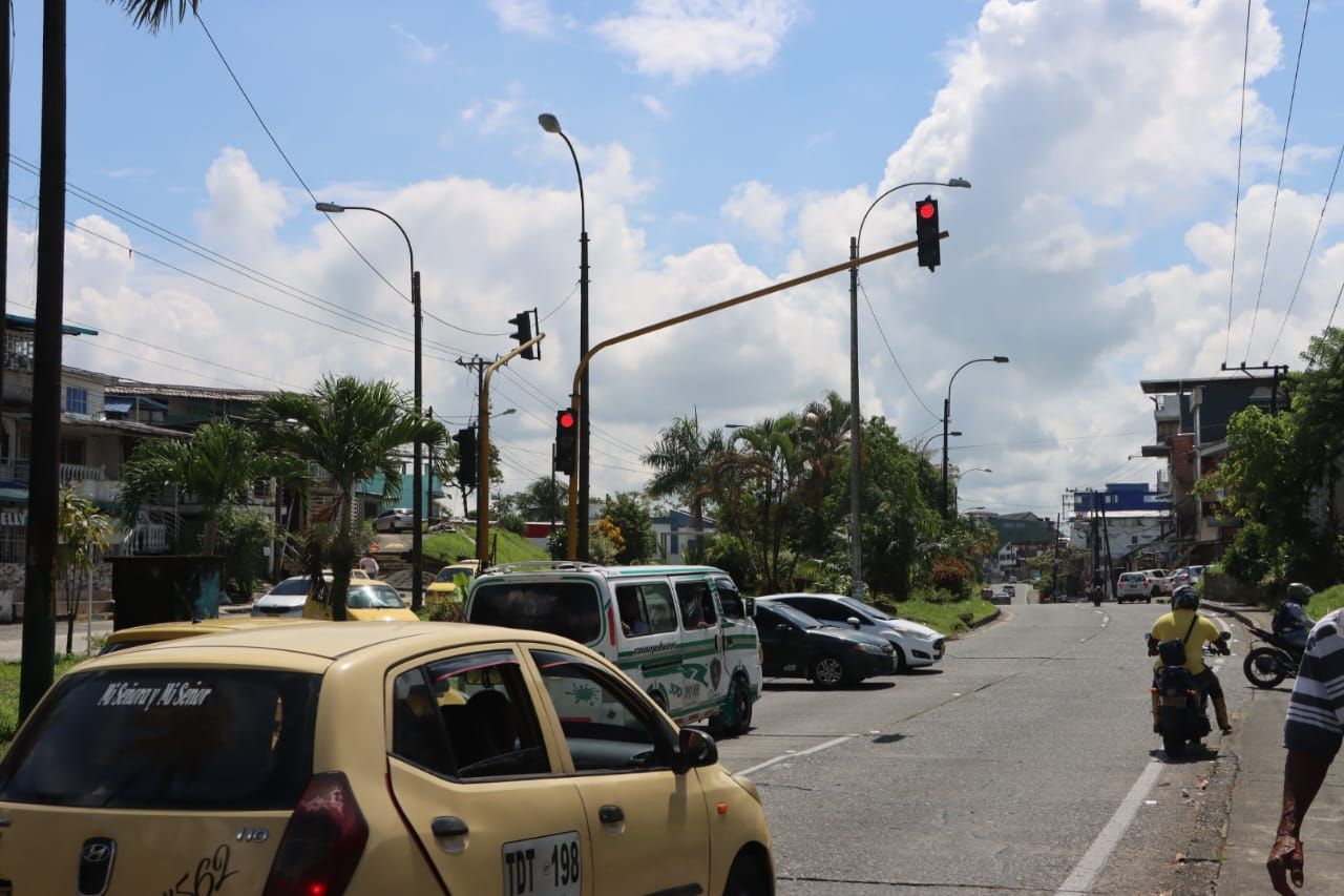 Nuevas Iniciativas para mejorar la seguridad vial en Buenaventura: Reparación de vías y semaforización