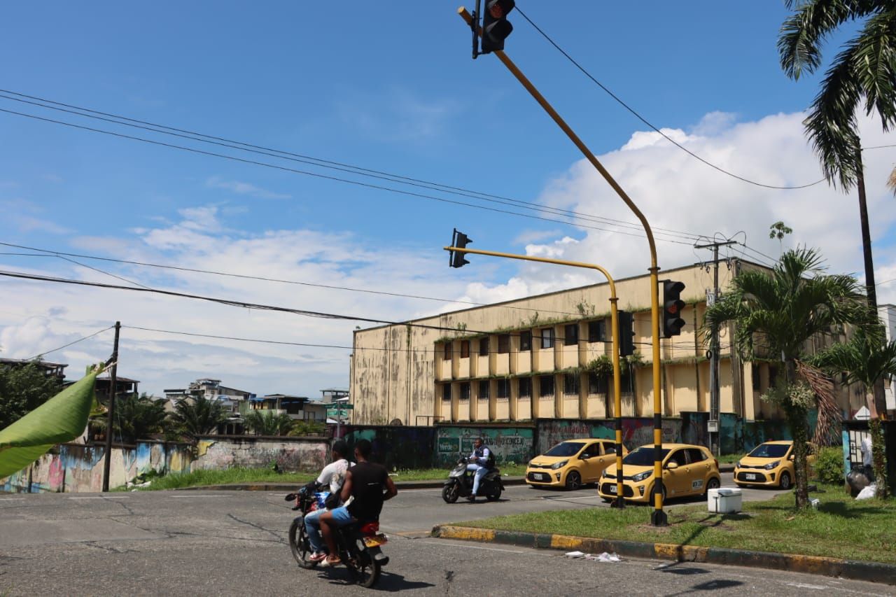 Nuevas Iniciativas para mejorar la seguridad vial en Buenaventura: Reparación de vías y semaforización