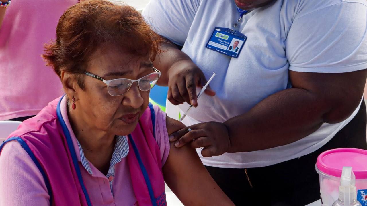 Niños y adultos fueron inmunizados en desarrollo de la Jornada Nacional de Vacunación en el Distrito