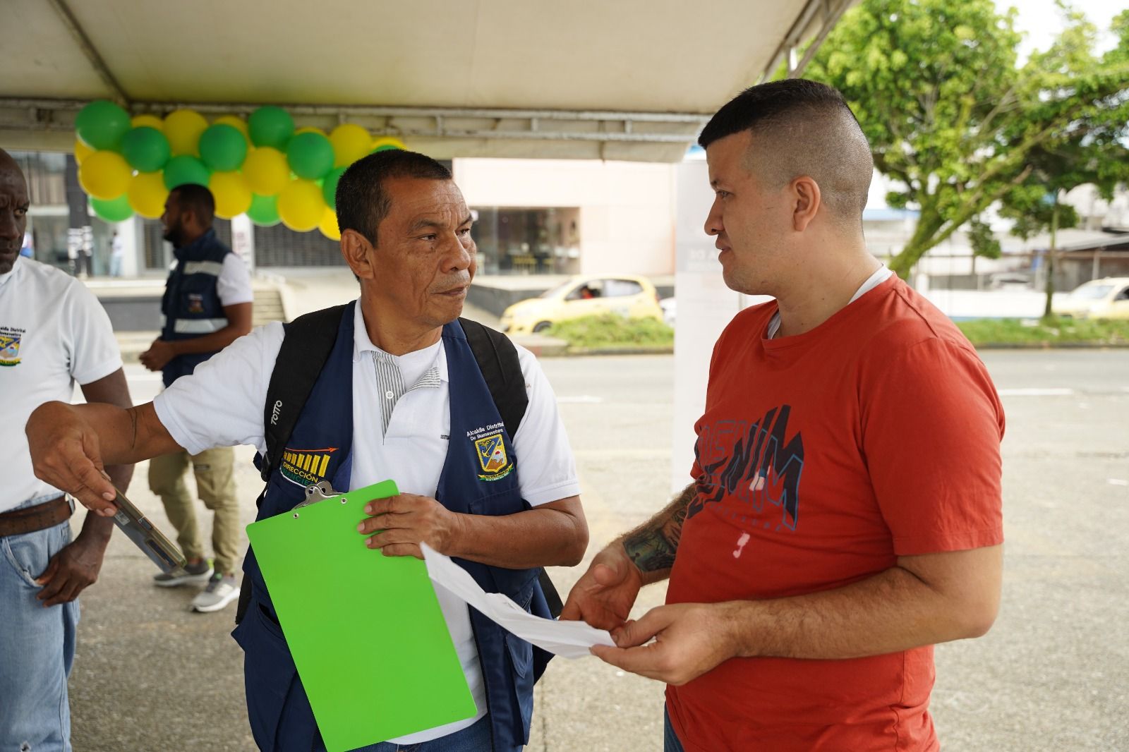 Alcaldía Distrital de Buenaventura continua con la campaña para incentivar a comerciantes y ciudadanos a cumplir con el pago de los impuestos