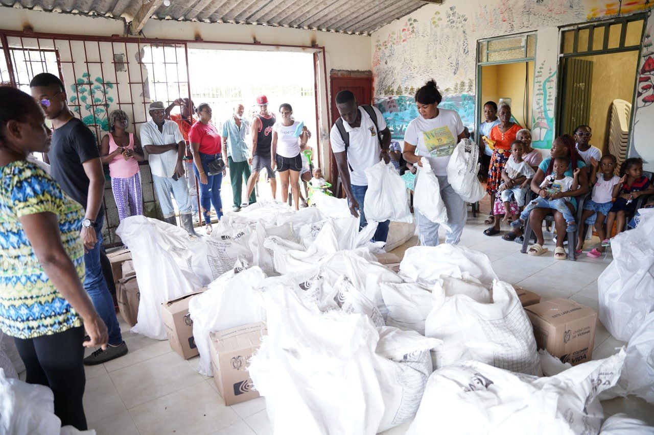 Familias de Guaimía y Llanobajo reciben ayudas humanitarias de la Alcaldía Distrital y la Unidad para las Víctimas