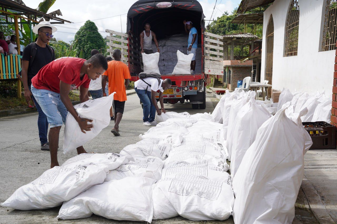 Familias de Guaimía y Llanobajo reciben ayudas humanitarias de la Alcaldía Distrital y la Unidad para las Víctimas