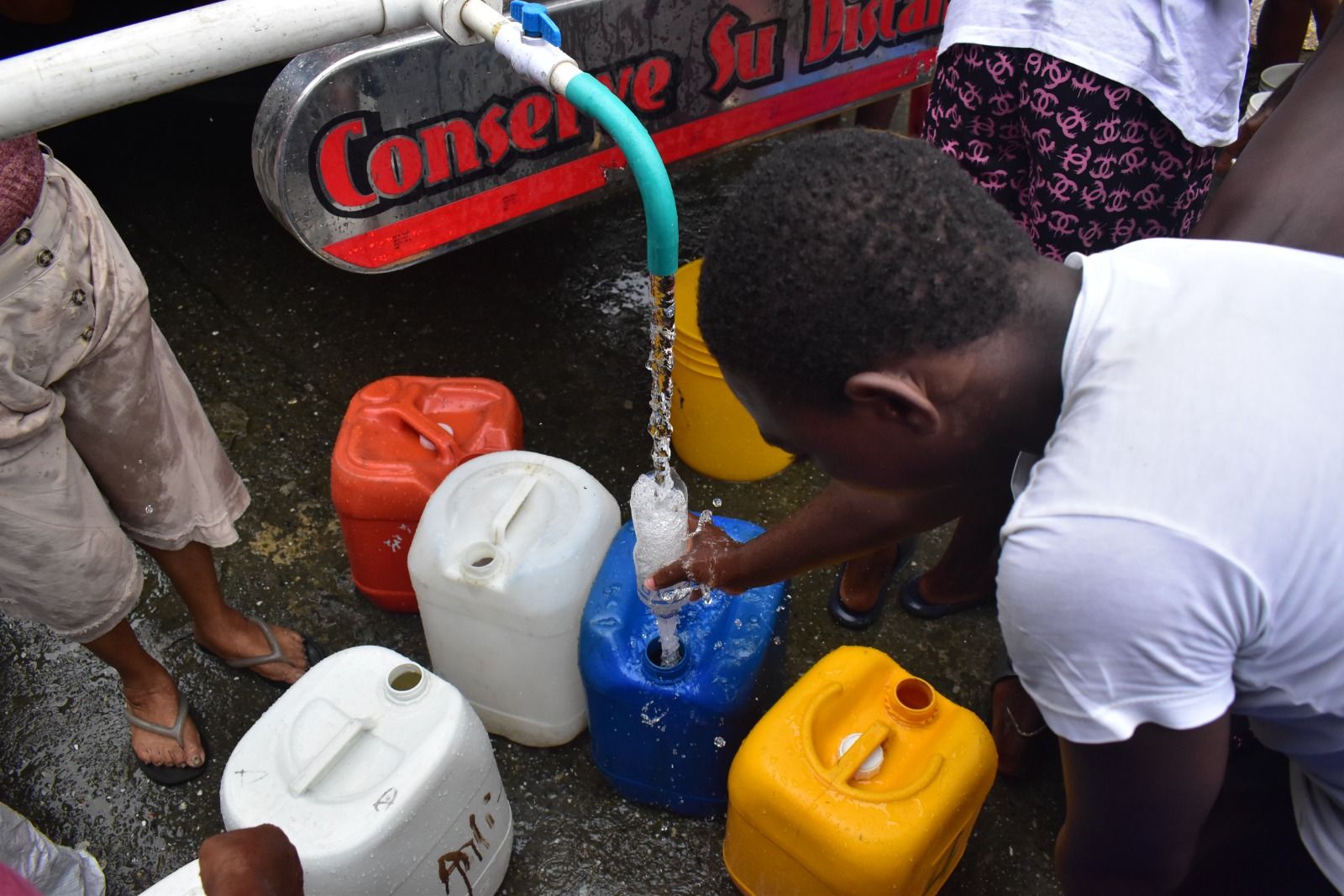 Gestión efectiva de la alcaldesa de Buenaventura asegura el suministro de agua a comunidades afectadas por el Fenómeno de la Niña