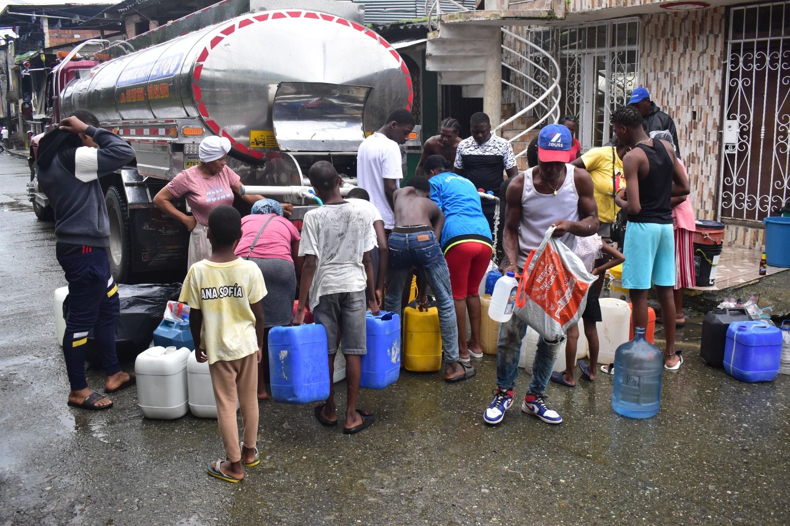 Gestión efectiva de la alcaldesa de Buenaventura asegura el suministro de agua a comunidades afectadas por el Fenómeno de la Niña