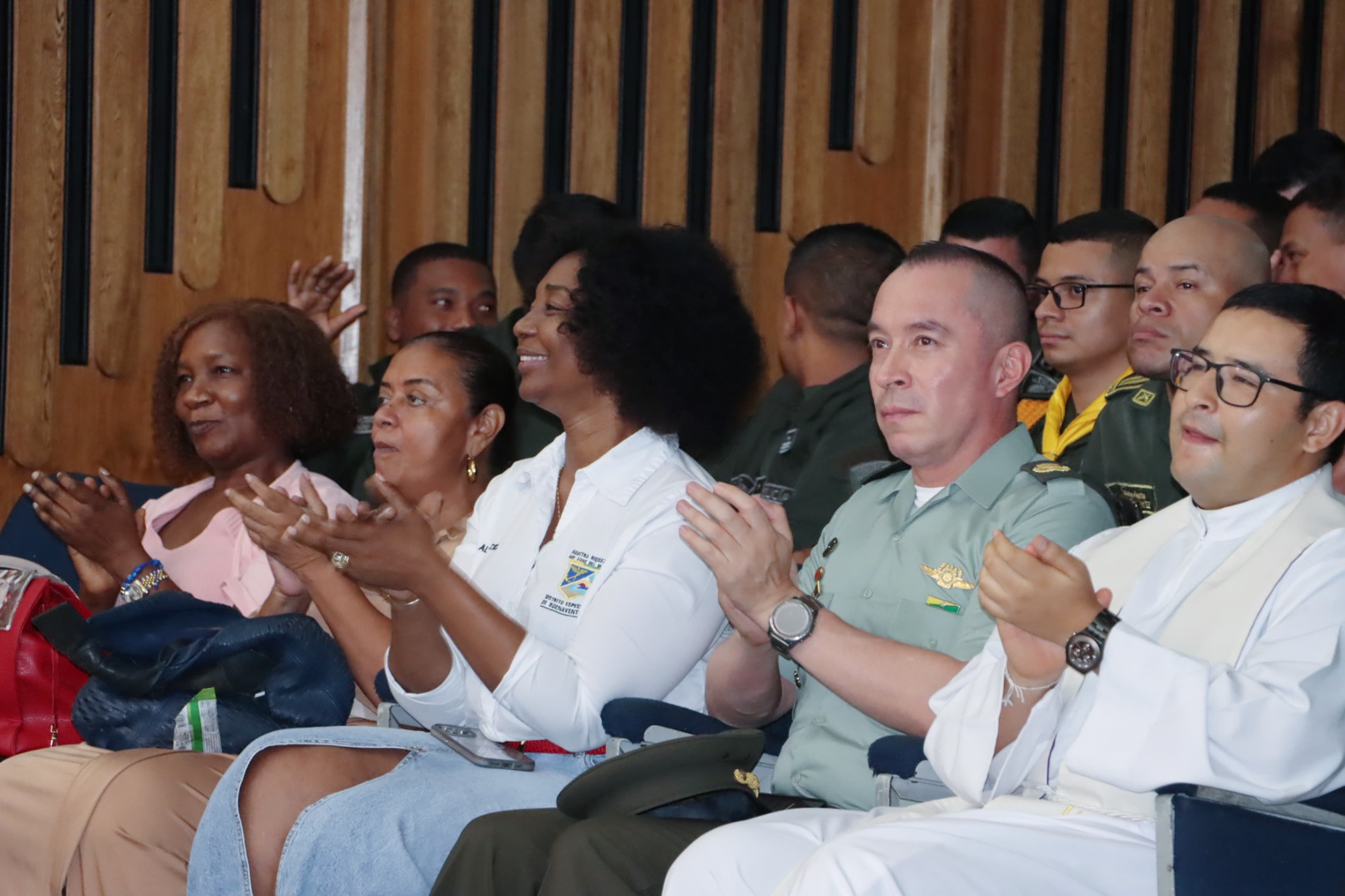 La Alcaldía de Buenaventura honra a la Policía por sus 133 años de dedicación al servicio comunitario