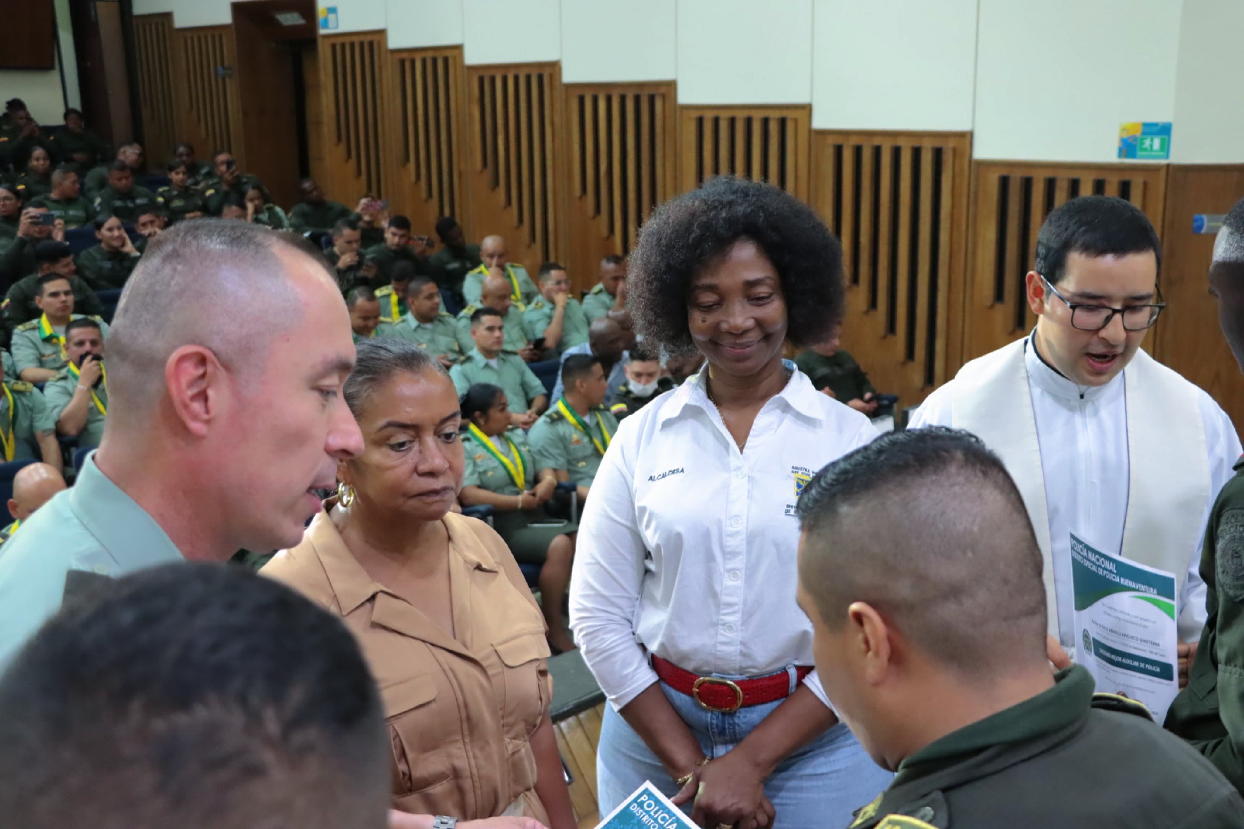 La Alcaldía de Buenaventura honra a la Policía por sus 133 años de dedicación al servicio comunitario