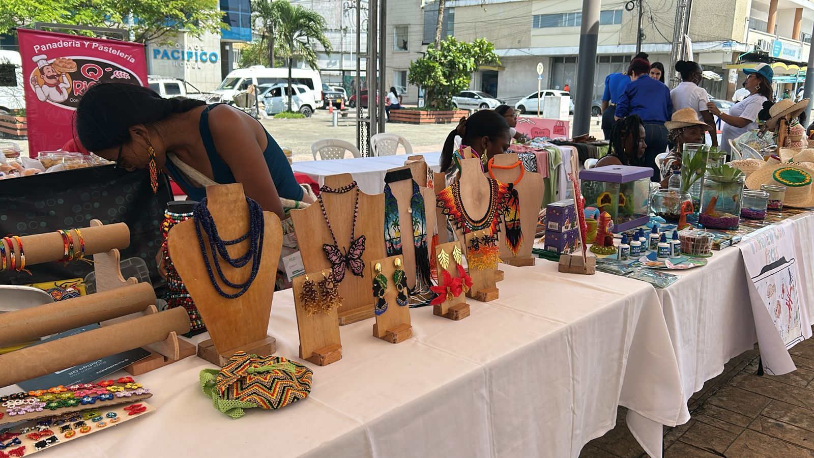 Alcaldía destaca el talento local en la exitosa Feria de Emprendimiento 2024