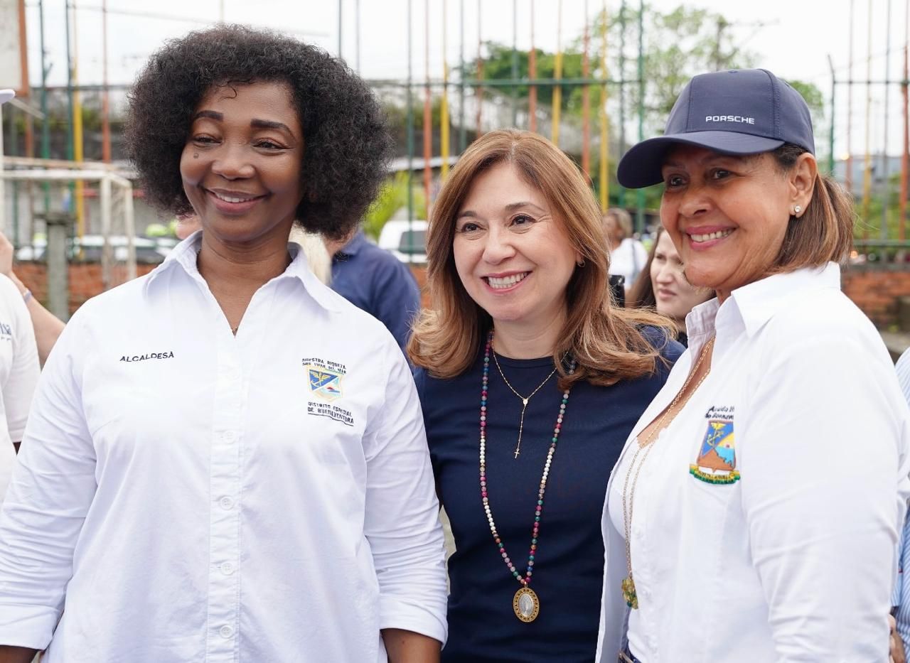Buenaventura se renueva: Alcaldesa y Gobernadora entregan remodelado Centro Comunitario en el barrio Santa Cruz