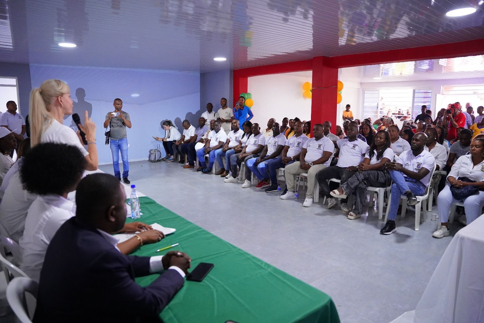 La comunidad de Santa Cruz celebra la remodelación del Centro Comunitario como un avance para el bienestar social