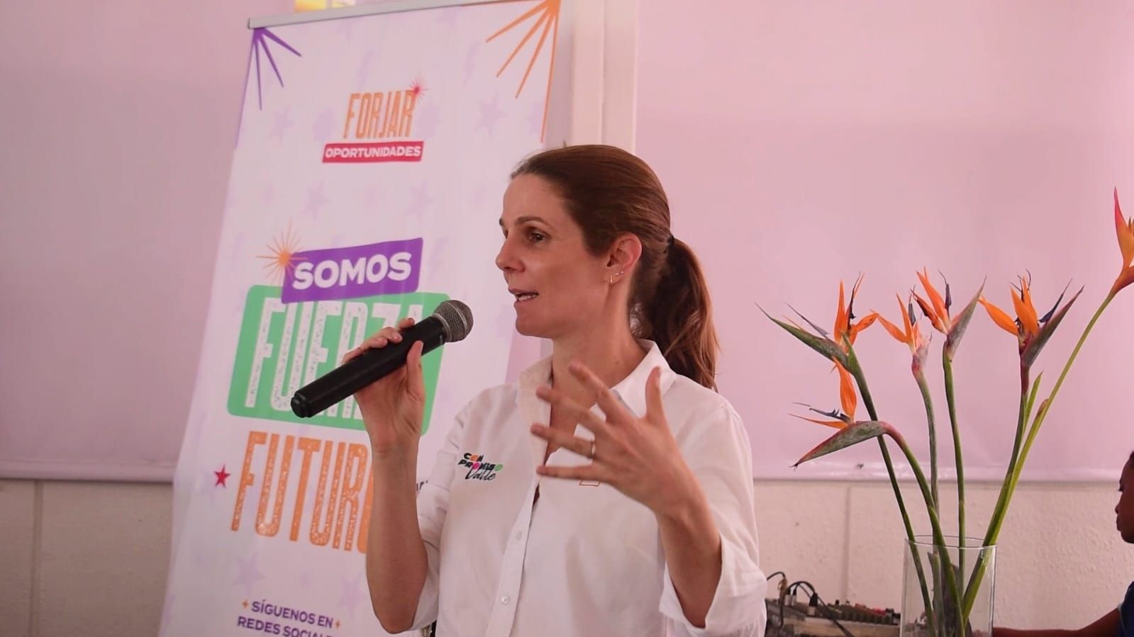 75 jóvenes de Buenaventura se gradúan como forjadores de oportunidades para un futuro de paz y prosperidad
