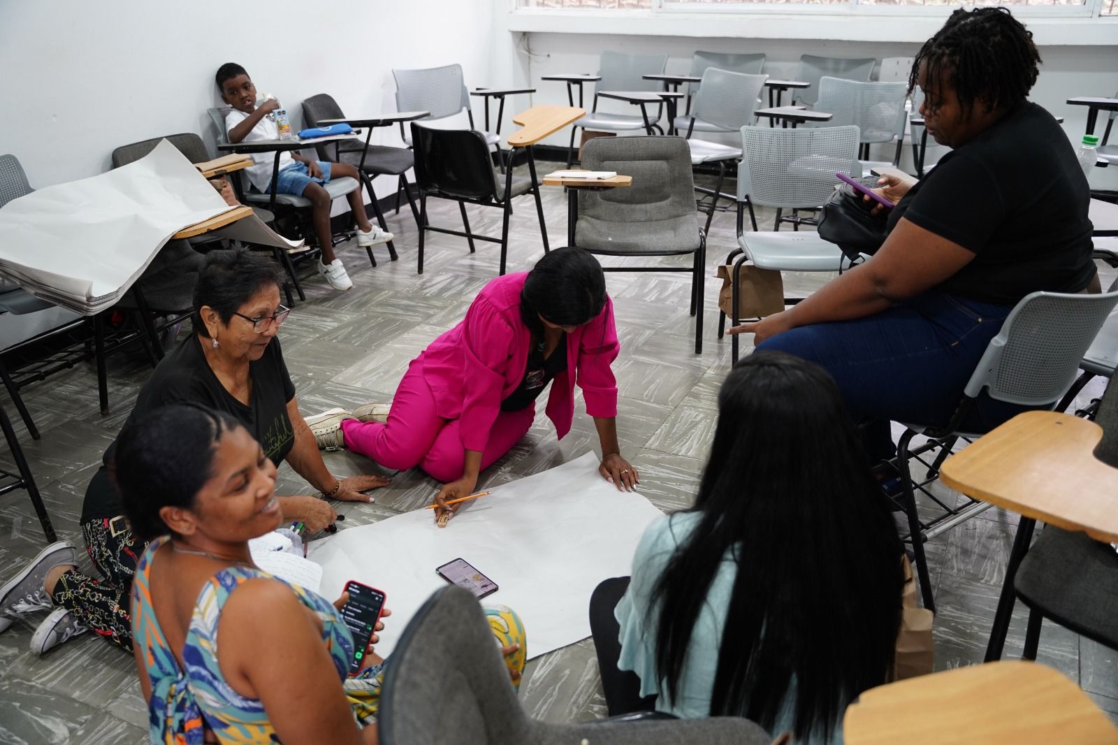 Mujeres y comunidad diversa de Buenaventura se unen para construir política pública de Derechos Humanos, paz y no violencia