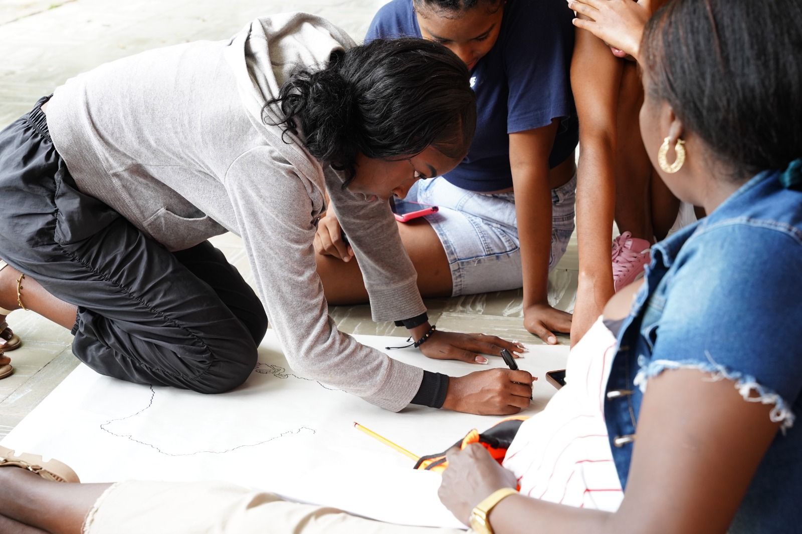 Mujeres y comunidad diversa de Buenaventura se unen para construir política pública de Derechos Humanos, paz y no violencia