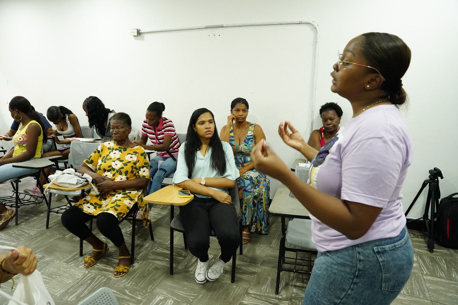 Mujeres y comunidad diversa de Buenaventura se unen para construir política pública de Derechos Humanos, paz y no violencia
