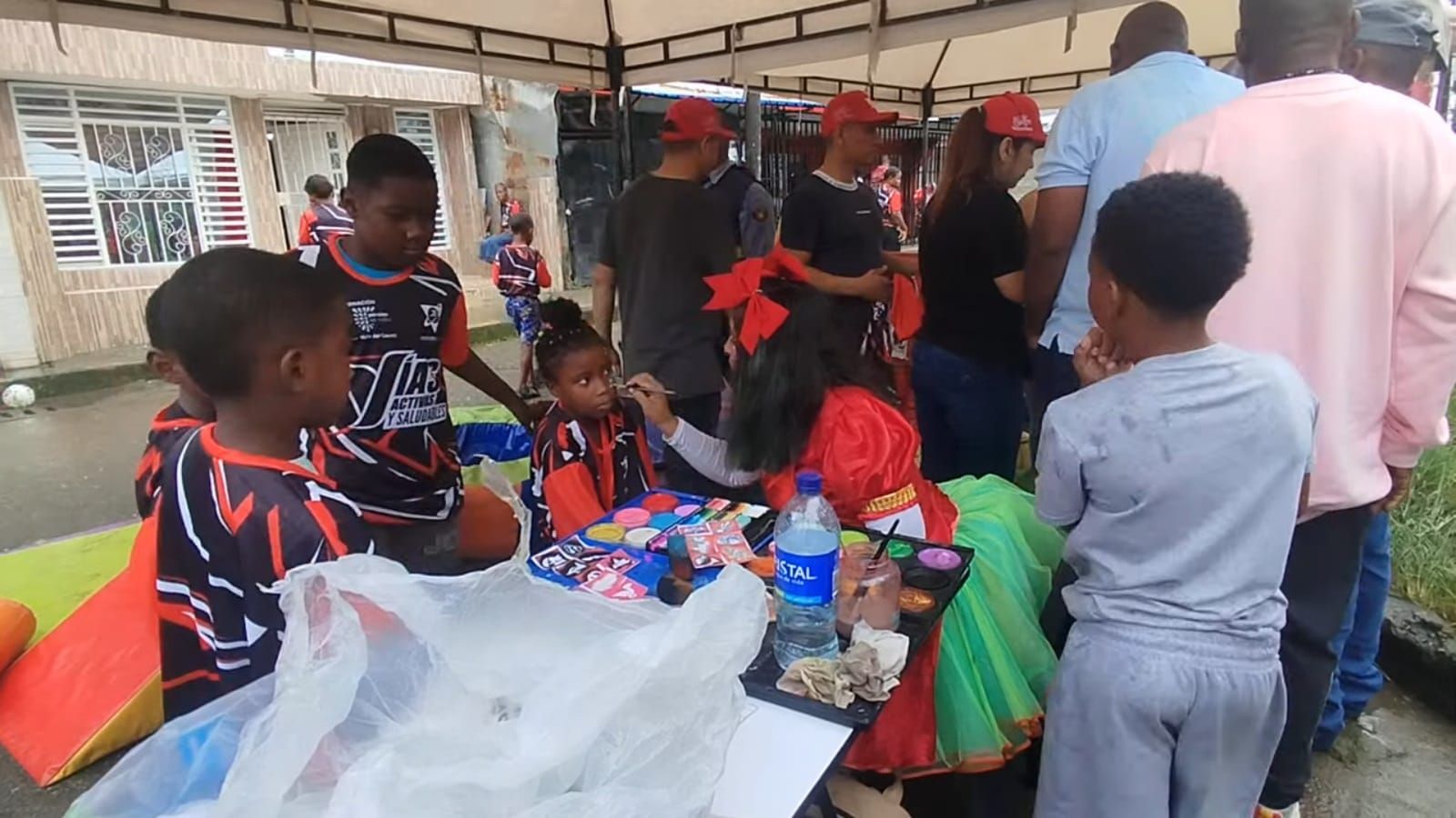 Niños, niñas y vecinos del barrio Juan 23 disfrutaron de una mañana de recreación y lúdica