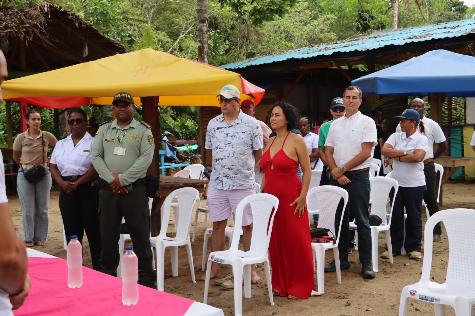 Alcaldía de Buenaventura celebra la tercera izada de la Bandera Azul en Playa Dorada, Maguipi