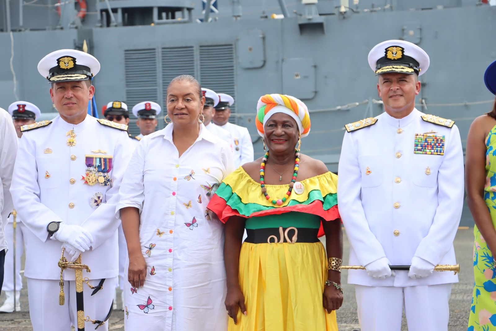 Alcaldía Distrital otorgó la medalla José Prudencio Padilla al comandante saliente de la Fuerza Naval del Pacífico
