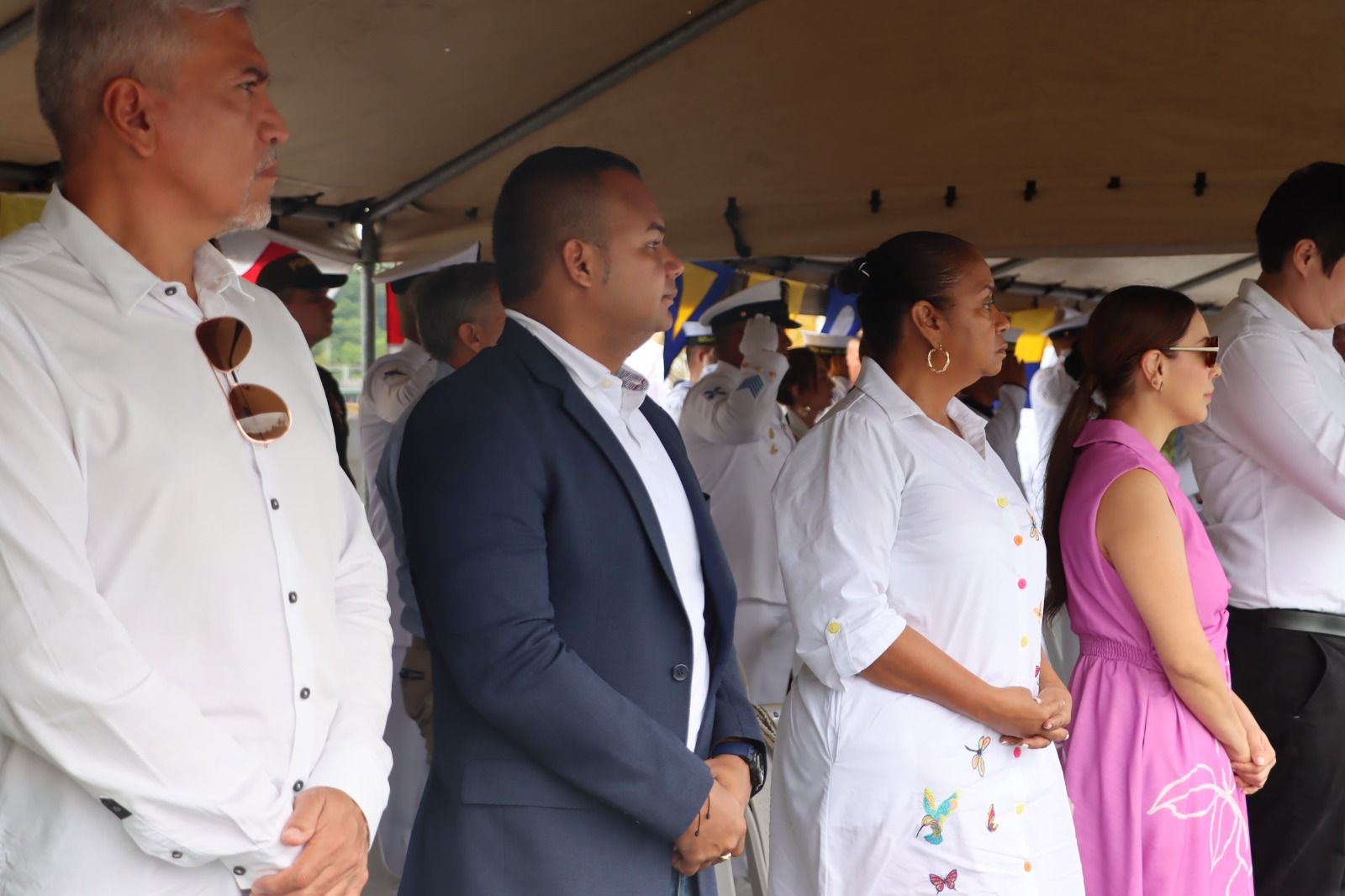 Alcaldía Distrital otorgó la medalla José Prudencio Padilla al comandante saliente de la Fuerza Naval del Pacífico
