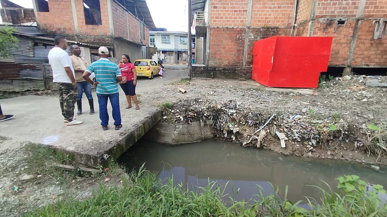 Alcaldía Distrital adelanta trabajos de mitigación en el caño La Chambita, en el barrio Antonio Nariño