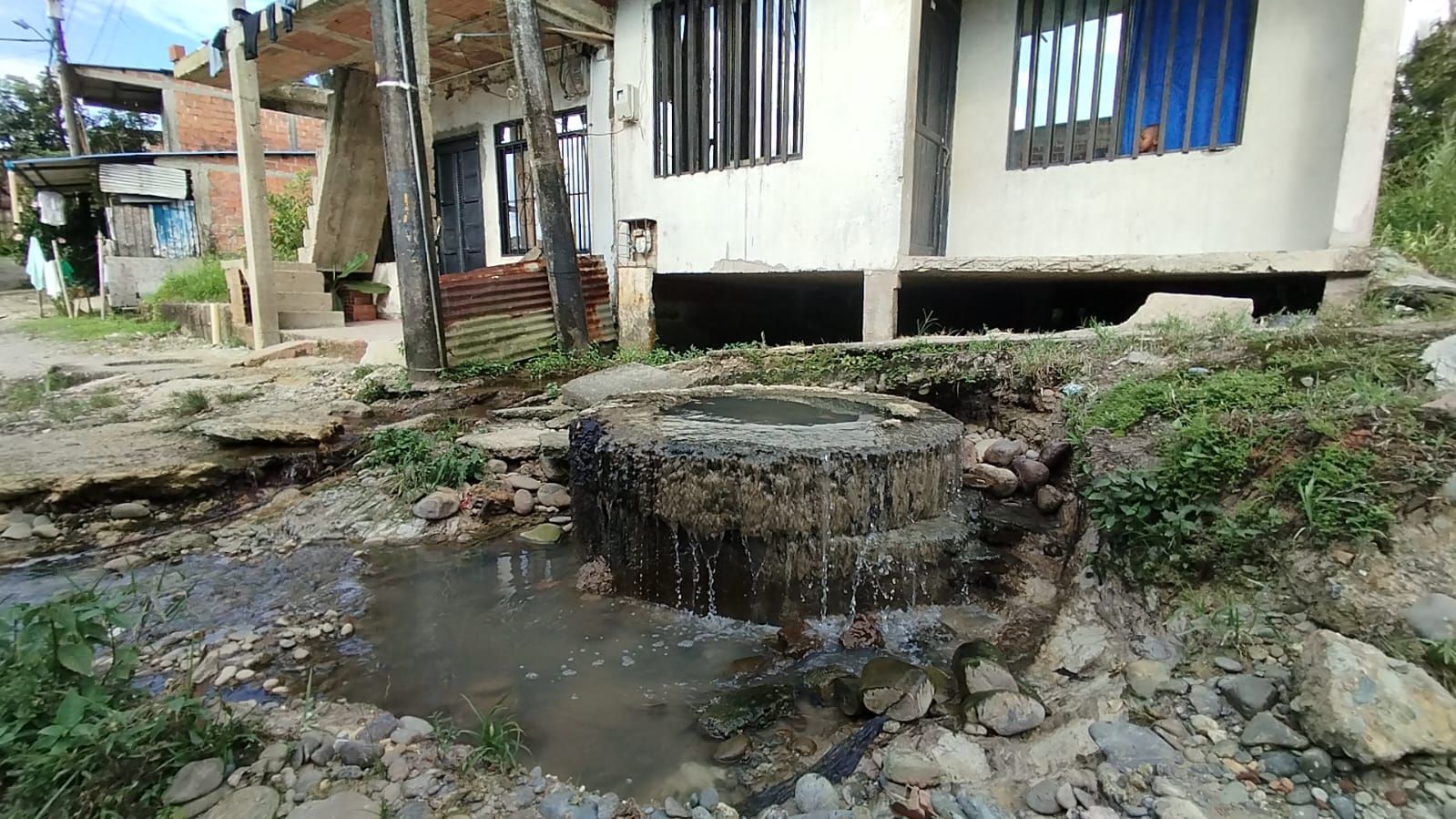 Alcaldía Distrital adelanta trabajos de mitigación en el caño La Chambita, en el barrio Antonio Nariño