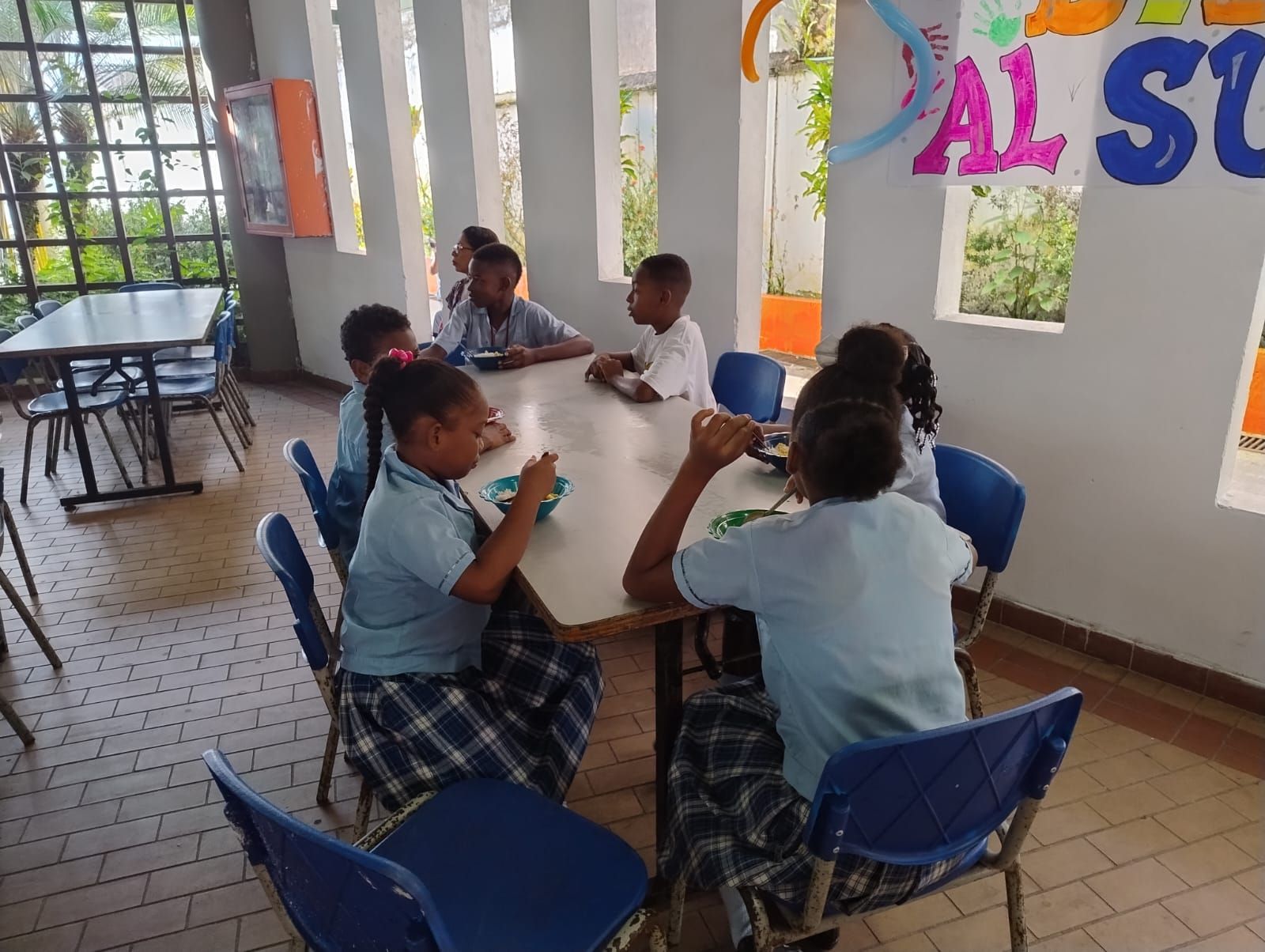 Estudiantes recibieron raciones alimentarias desde el primer día del año lectivo