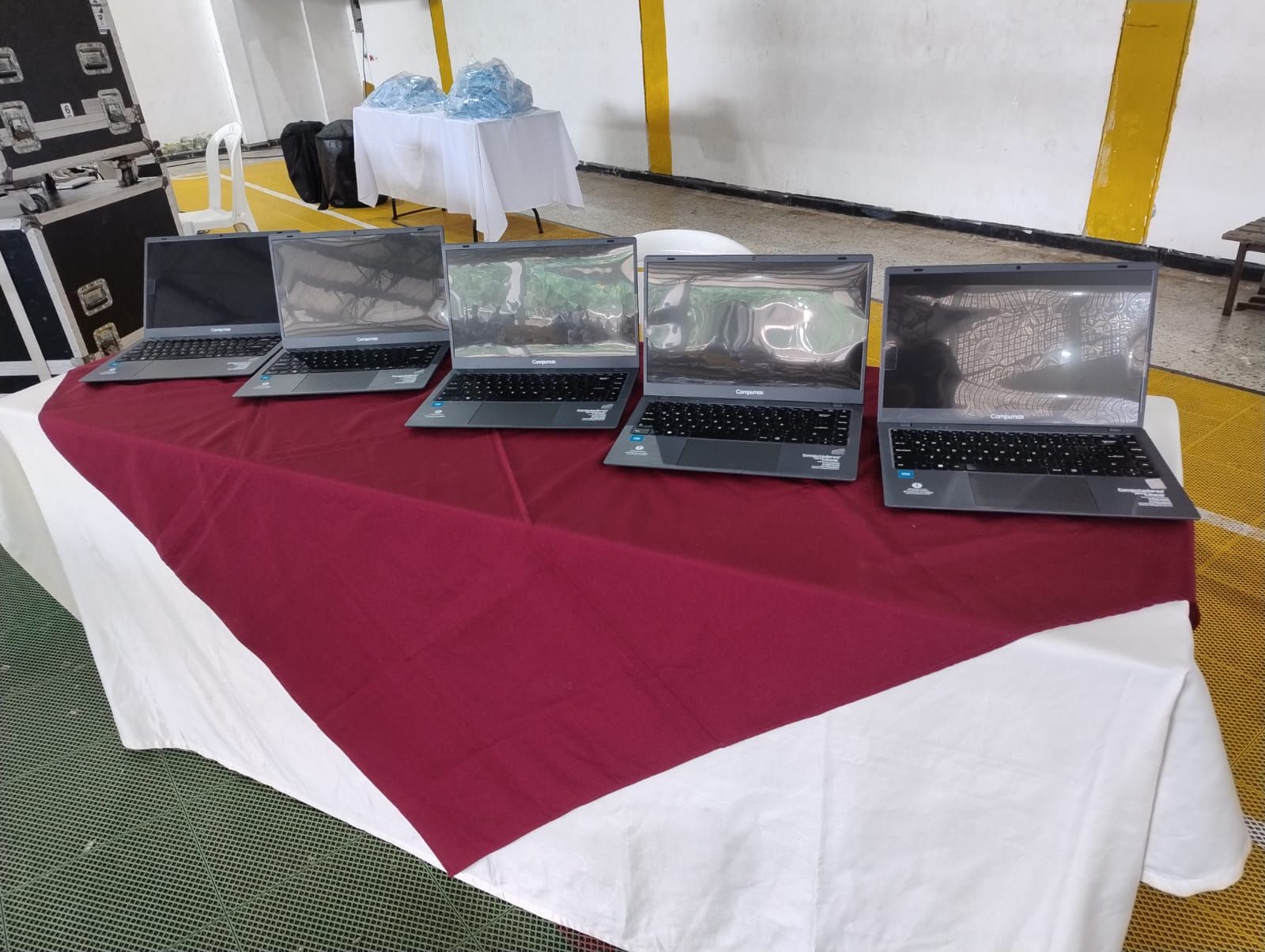 Ministerio de las TICs entregó computadores a estudiantes y tres colegios rurales del Distrito