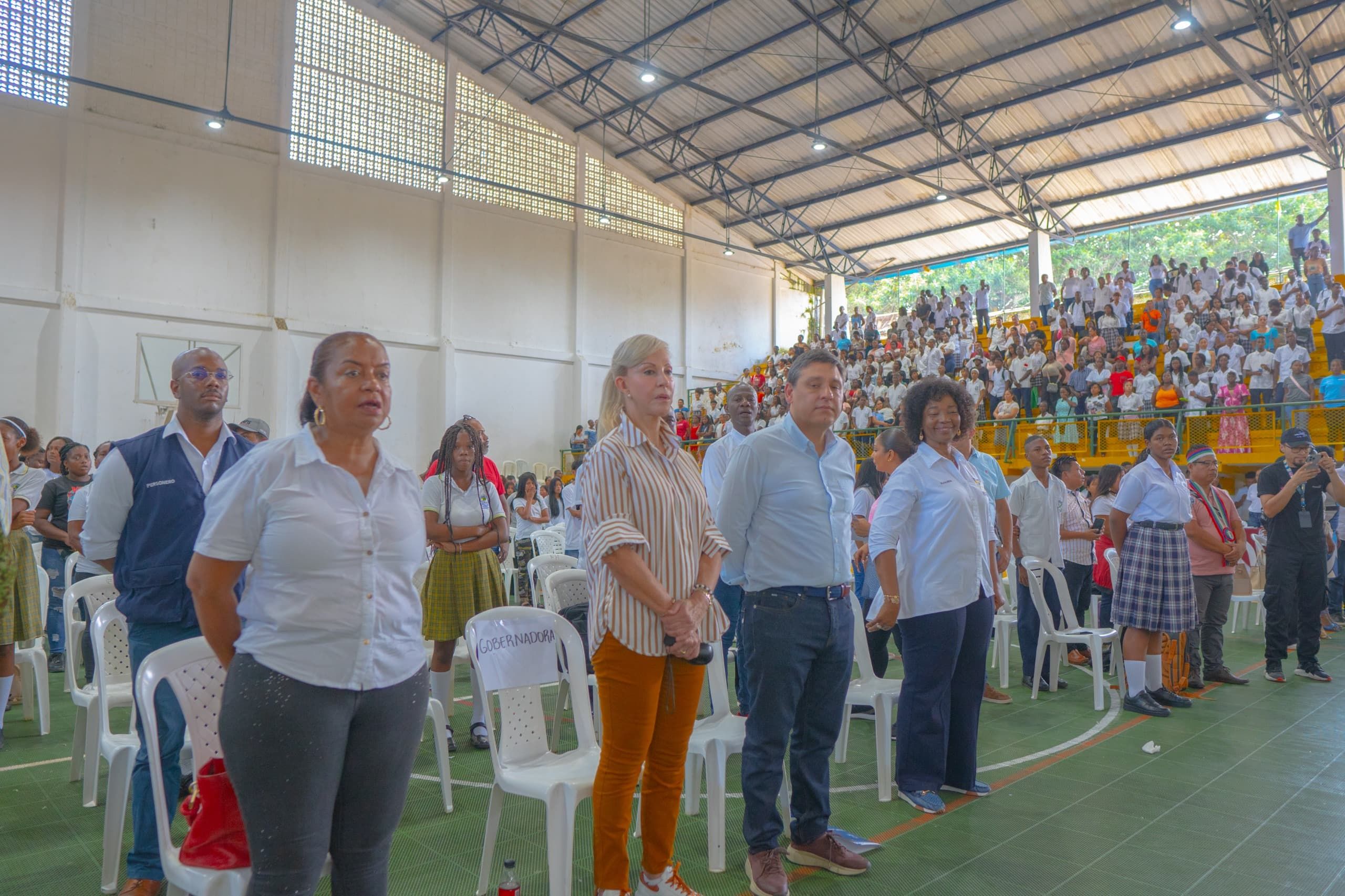 Transformación digital en Buenaventura: Ministerio TIC, Gobernación del Valle y Alcaldía entregan computadores para estudiantes y instituciones educativas.