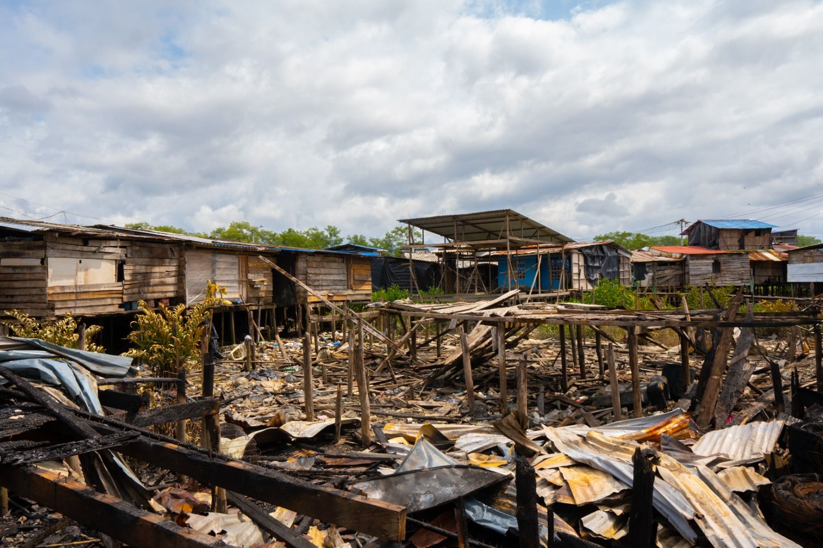 Alcaldía de Buenaventura activa ayuda urgente para familias víctimas de incendio en El Cristal: Entrega kits de emergencia y subsidios de arrendamiento