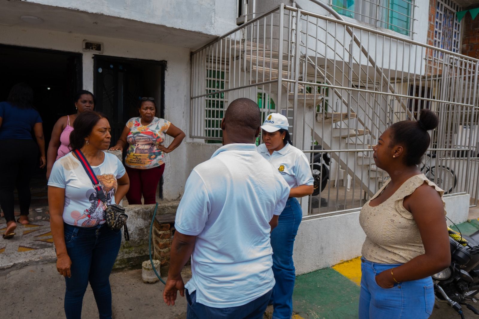 Alcaldía de Buenaventura activa ayuda urgente para familias víctimas de incendio en El Cristal: Entrega kits de emergencia y subsidios de arrendamiento