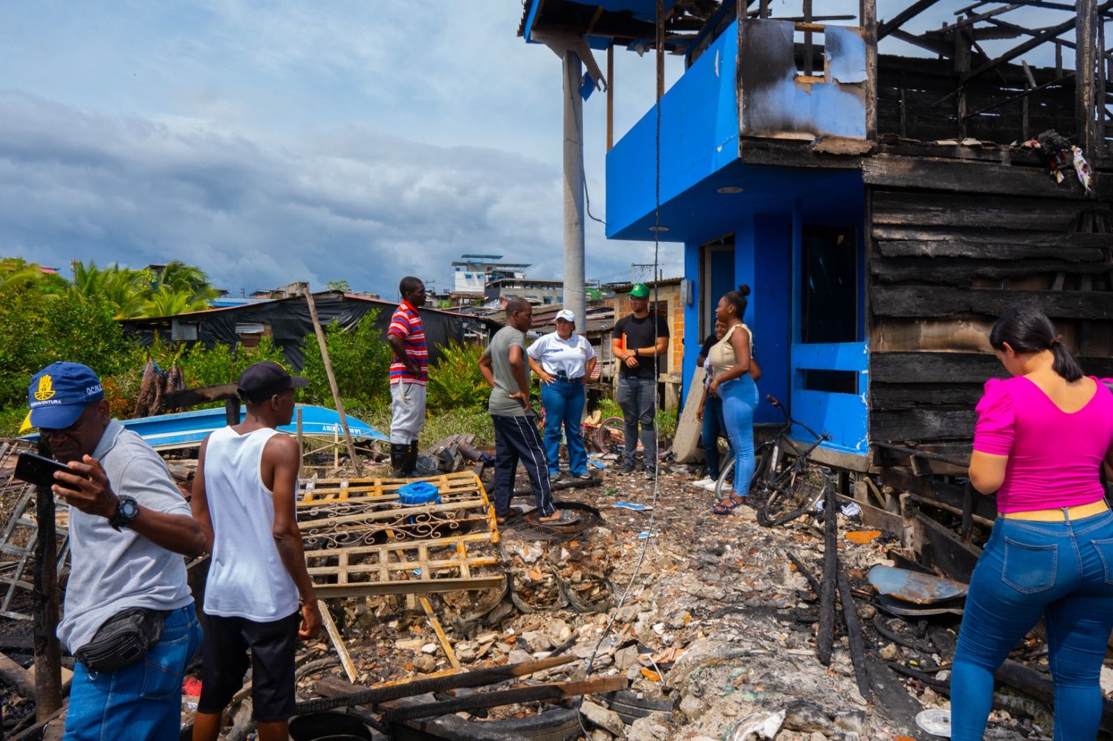 Alcaldía de Buenaventura activa ayuda urgente para familias víctimas de incendio en El Cristal: Entrega kits de emergencia y subsidios de arrendamiento