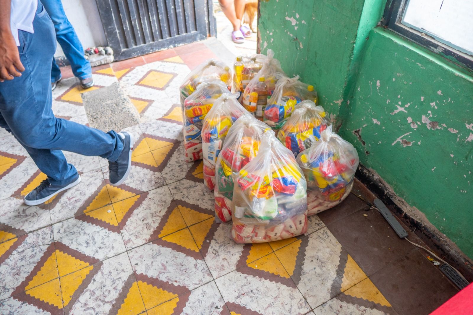 Alcaldía de Buenaventura activa ayuda urgente para familias víctimas de incendio en El Cristal: Entrega kits de emergencia y subsidios de arrendamiento