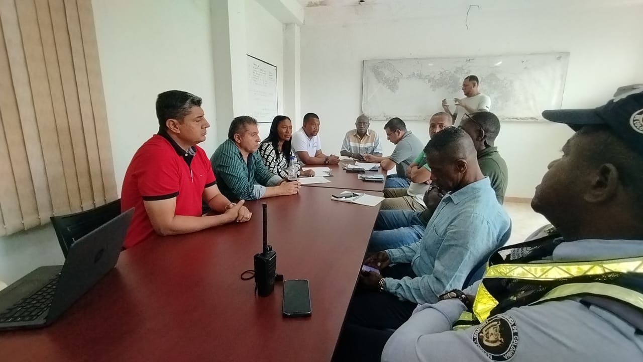 Reunión entre la Secretaría de Infraestructura, Invías y transportadores para socializar el inicio de obras complementarias en la avenida Simón Bolívar