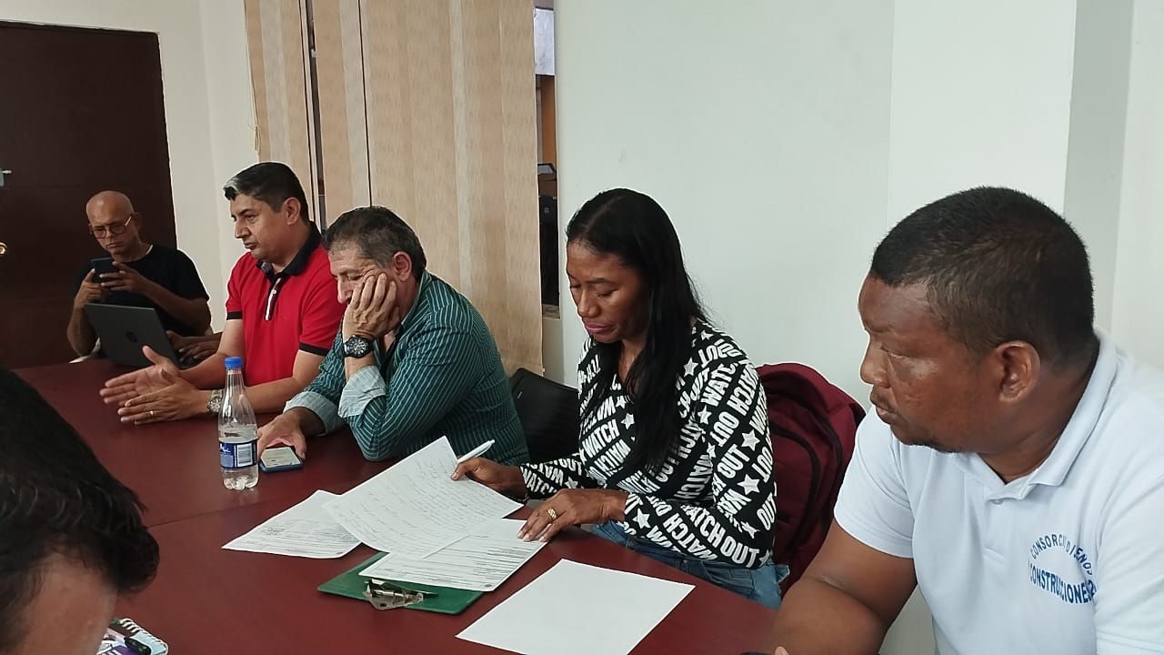 Reunión entre la Secretaría de Infraestructura, Invías y transportadores para socializar el inicio de obras complementarias en la avenida Simón Bolívar
