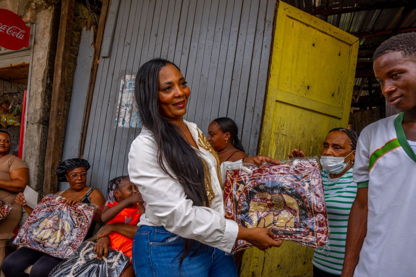 Buenaventura avanza en su desarrollo social con la entrega de herramientas y materiales a las comunidades