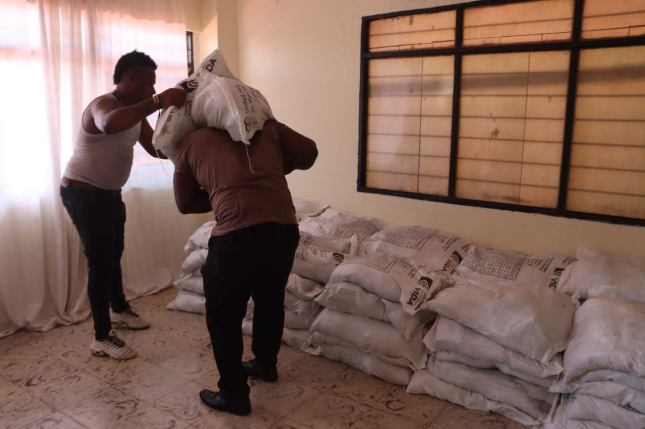 Alcaldía de Buenaventura apoya el emprendimiento de familias desplazadas con la entrega de kits para el desarrollo económico