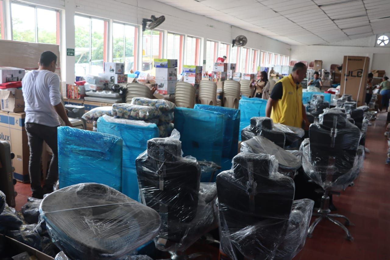 Alcaldía de Buenaventura apoya el emprendimiento de familias desplazadas con la entrega de kits para el desarrollo económico