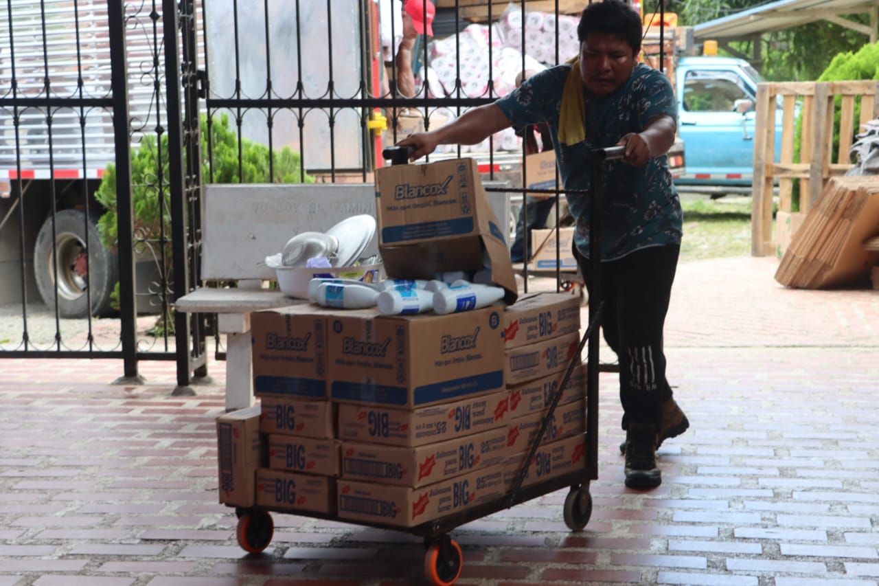 Alcaldía de Buenaventura apoya el emprendimiento de familias desplazadas con la entrega de kits para el desarrollo económico