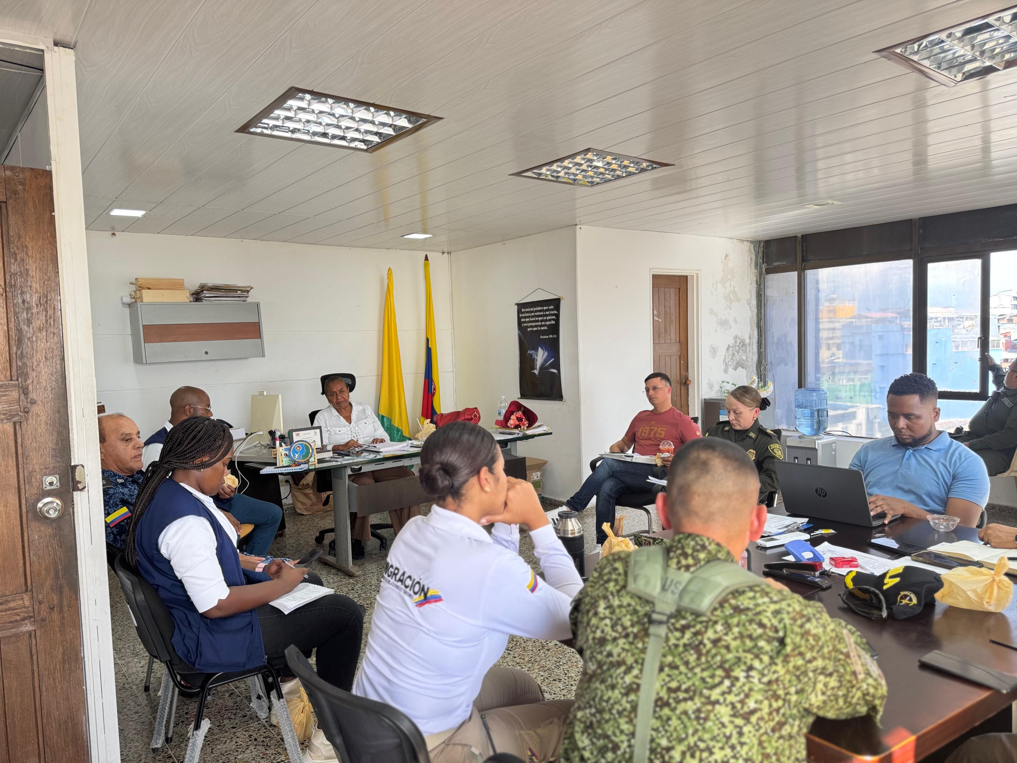 Refuerzan seguridad en Buenaventura con 100 nuevos efectivos y tecnología de vigilancia tras Consejo Extraordinario de Seguridad