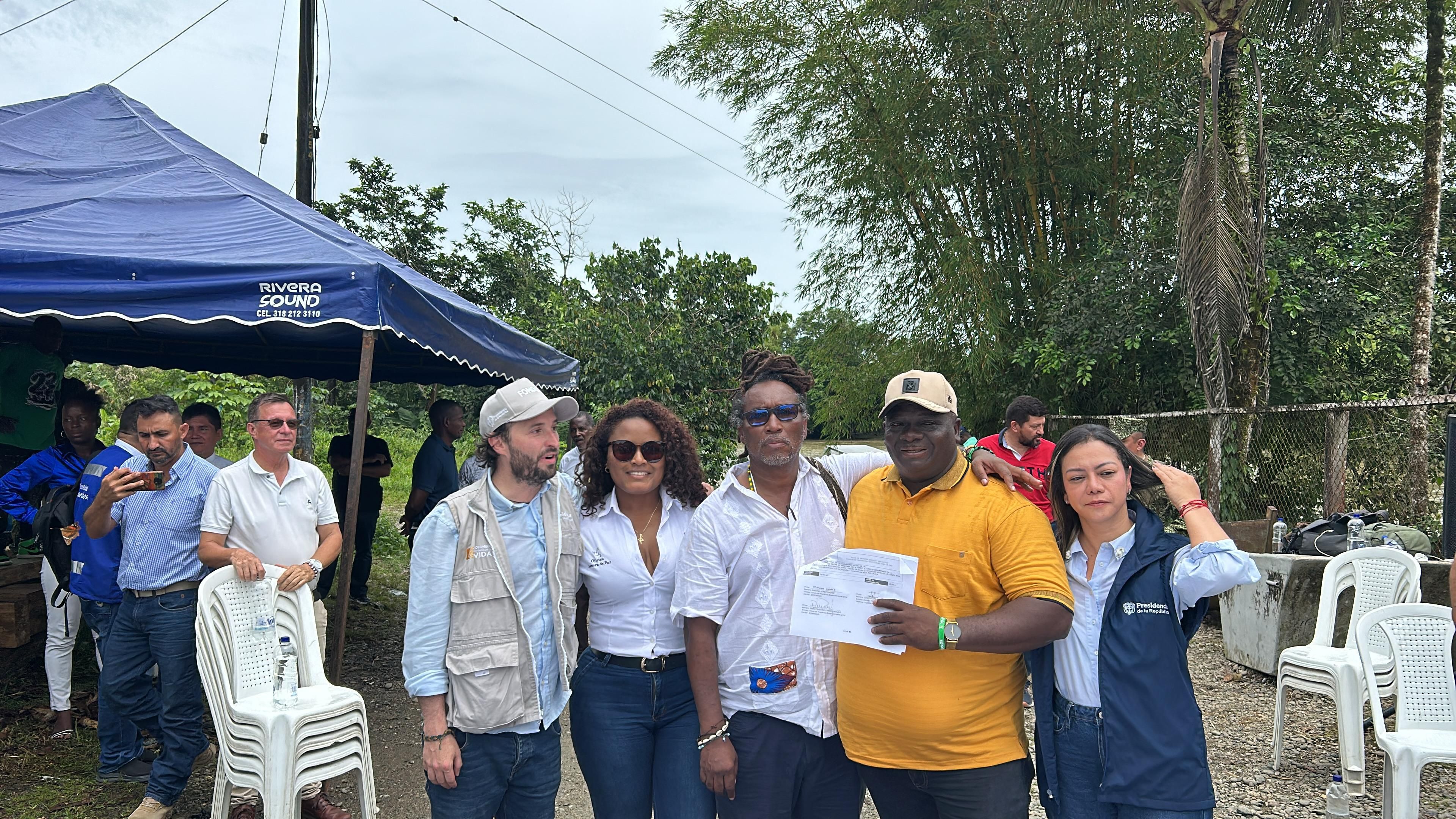 Administración Distrital entrega botes a familias del Bajo Calima para fortalecer su movilidad y desarrollo comunitario